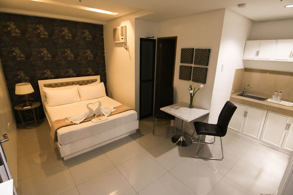 Baymont Suites & Residences Paranaque City Exterior foto